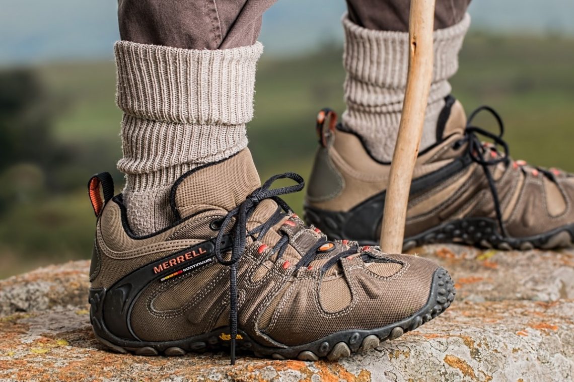 hiking shoe with ankle support